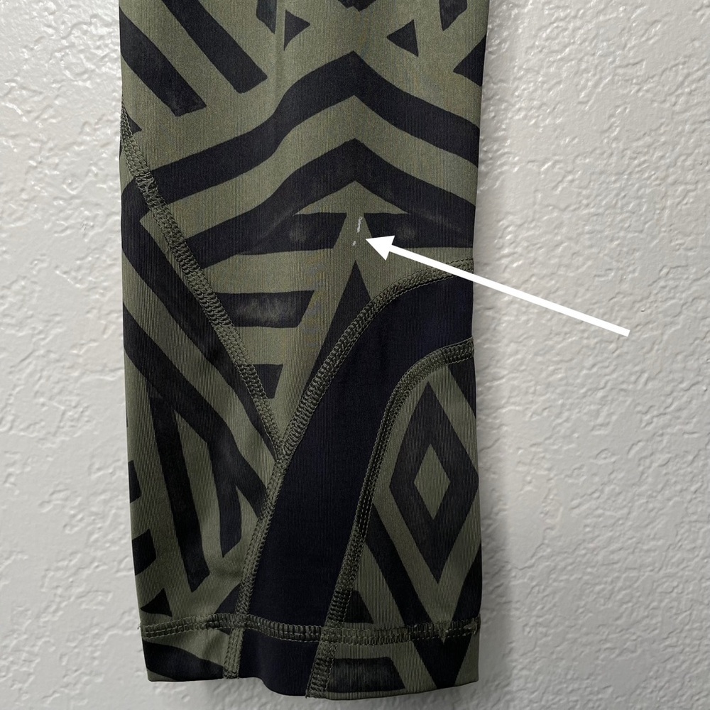 Lululemon Run: Inspire Crop II Leggings Chevron Shuffle Fatigue Green Black - Picture 5 of 11